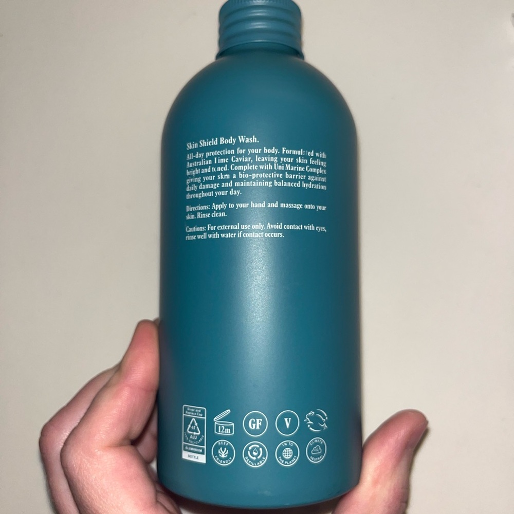 Uni Skin Shield body wash gift set - Picture 4 of 5